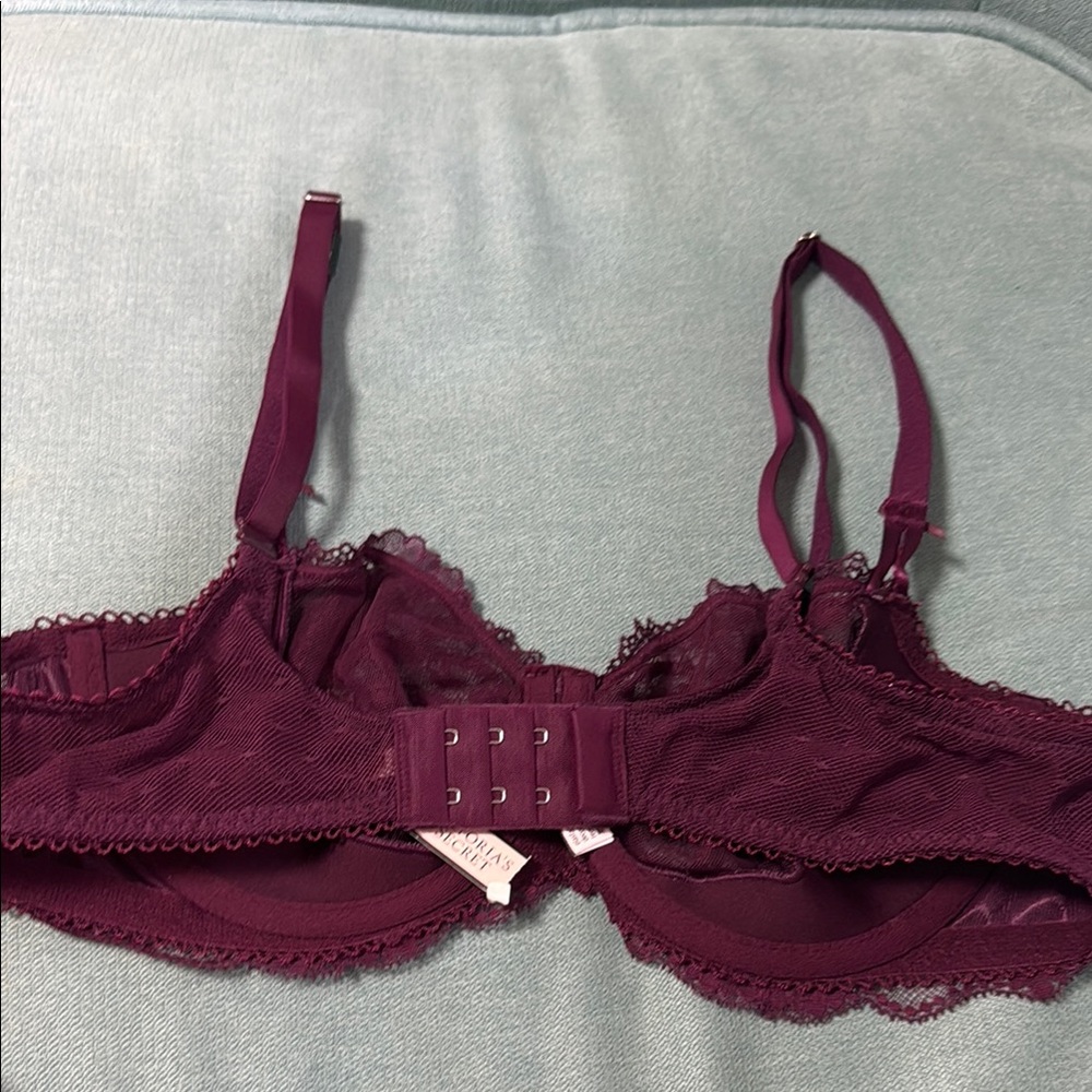 Victoria's Secret Purple Lace Bra with Underwire - Picture 3 of 3